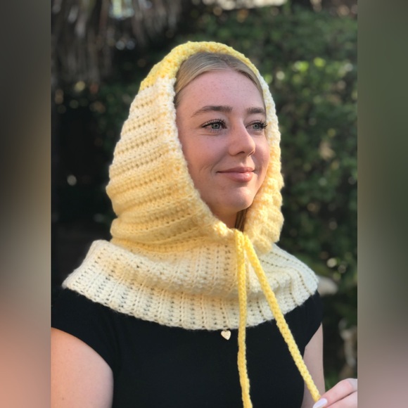 New Soft Crochet Hooded Cowl, Hooded Neck-warmer, Infinity Scarf W/Hood Handmade - Picture 1 of 7